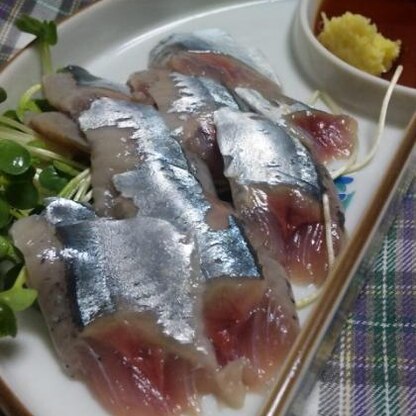 リピです(^^)皆盛りにすると、奪い合いになるので、今回は独り盛りにしました^_^秋刀魚大好き家族です。